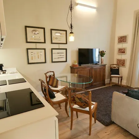 Oltrarno's Sweet Rose - Free Parking! Апартаменты *